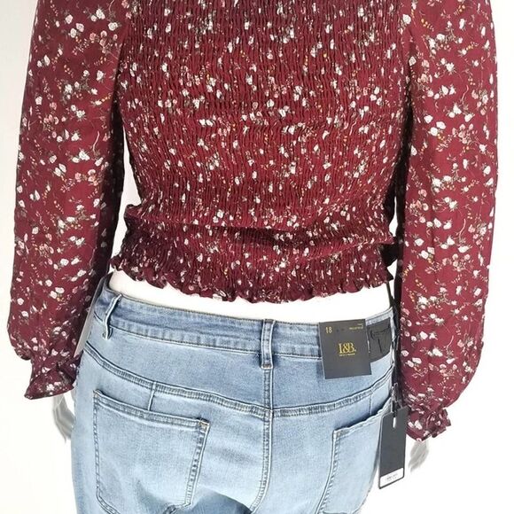 Very Demure, very cutesy Red Floral Smocked Cropped Blouse - Picture 6 of 6